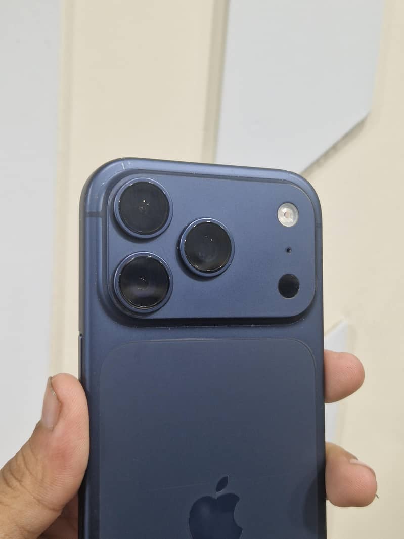 Apple iPhone 17 Pro 0
