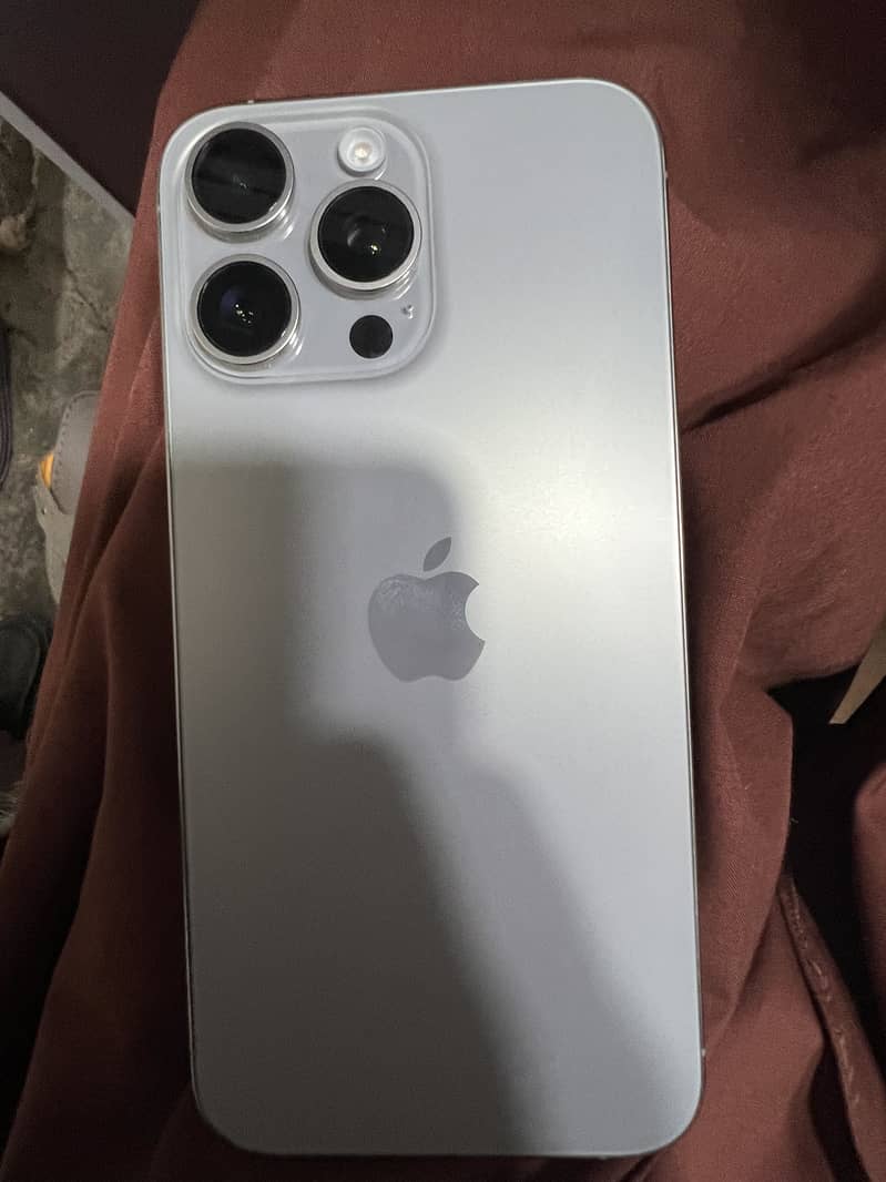 Apple iPhone 15 Pro Max 2