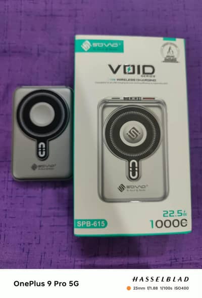 SOVO SPB-615 Void Series is a 10000mAh magnetic wireless power bank