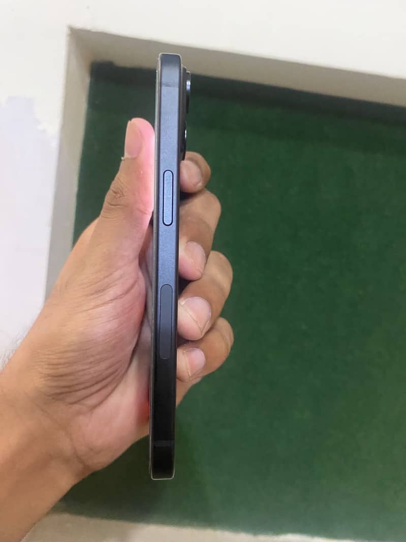 Apple iPhone 15 2