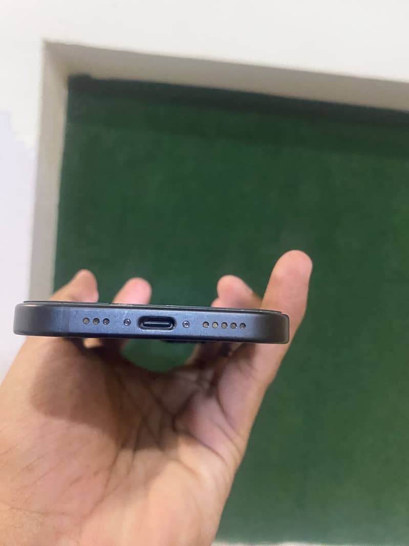 Apple iPhone 15 4
