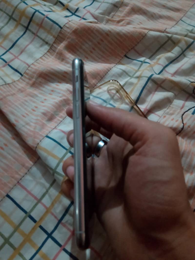 Apple iPhone X 3