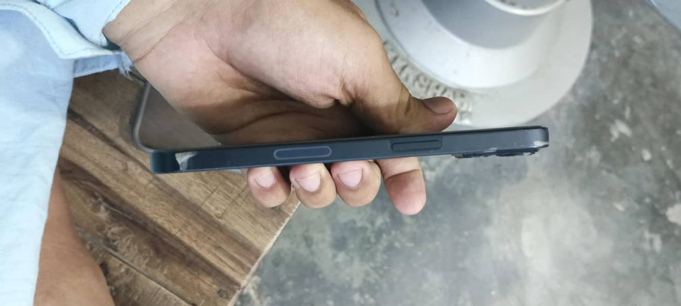 Apple iPhone 13 3