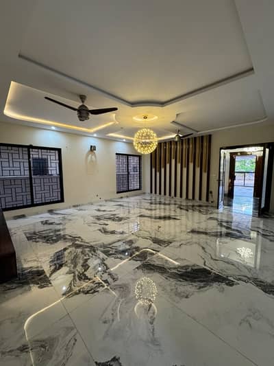 1 Kanal House Available For Rent