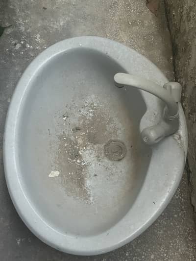 Bath room sink. contact on this num 03017360660