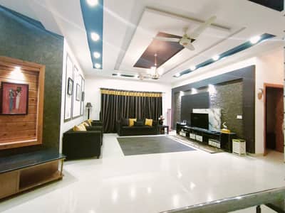 1 Kanal House Available For Rent