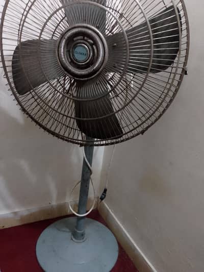 pedestal fan in working condition