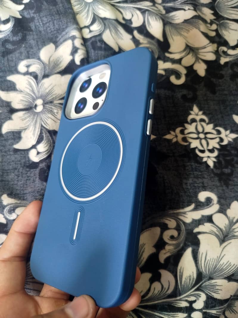 iPhone 15 Pro Max 4