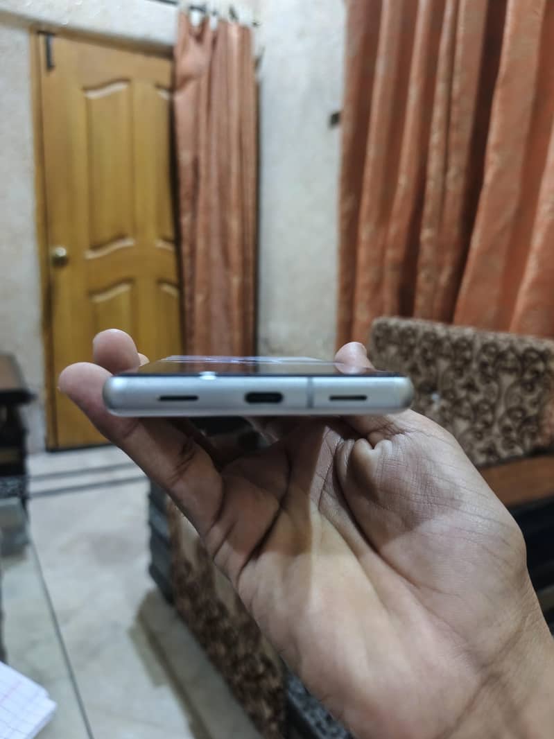 Google Pixel 7a 4