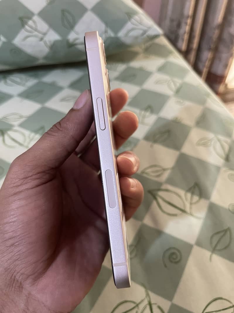 Apple iPhone 13 2