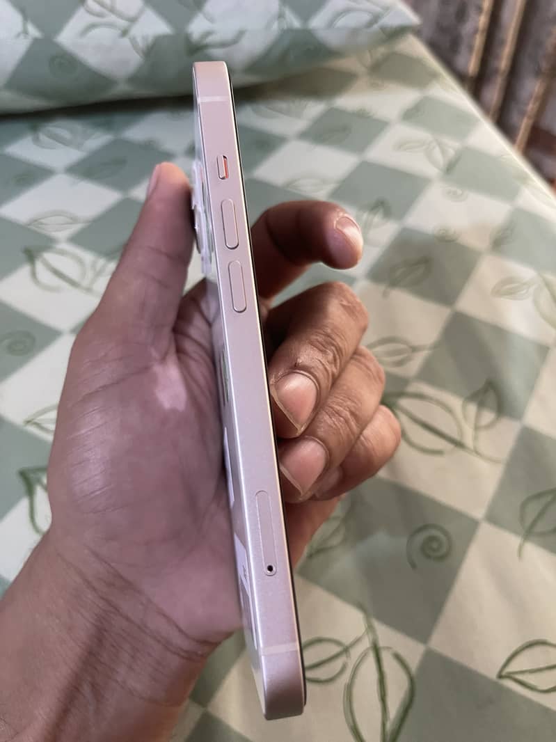 Apple iPhone 13 3