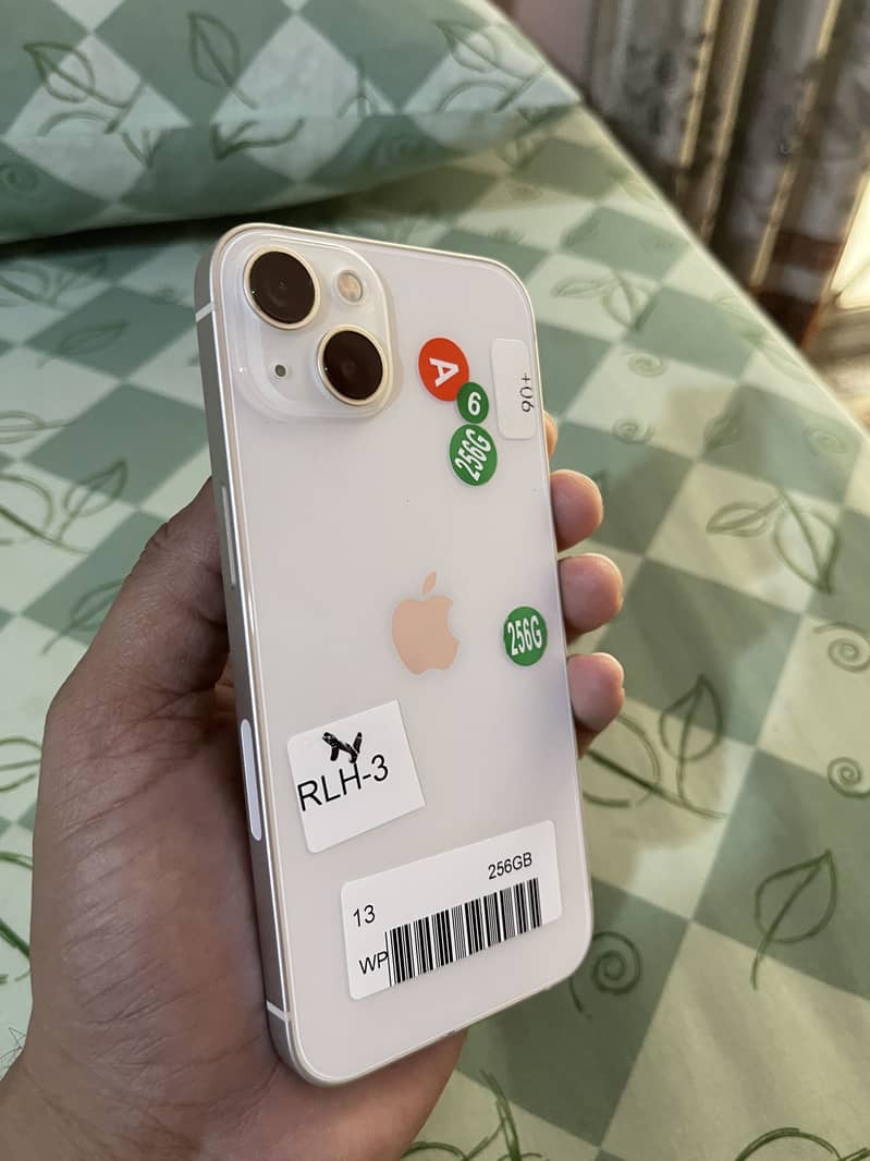 Apple iPhone 13 7