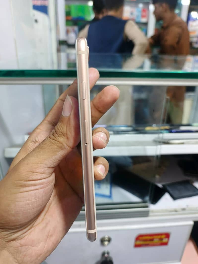 Apple iPhone 8 3