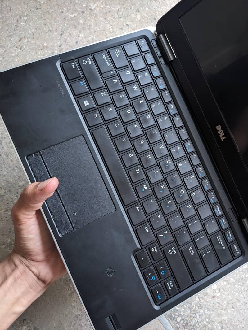 DELL Latitude E7240 2