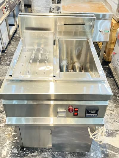 Pizza oven/ Fryer/ hot plate/ dough mixer/ Slush Machine used new Etc