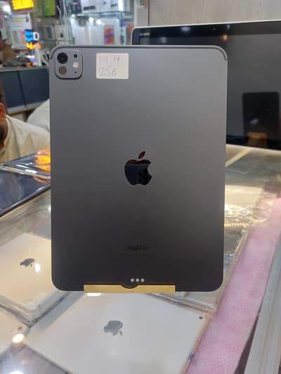 ipad M4 11 ipad M4 12.9