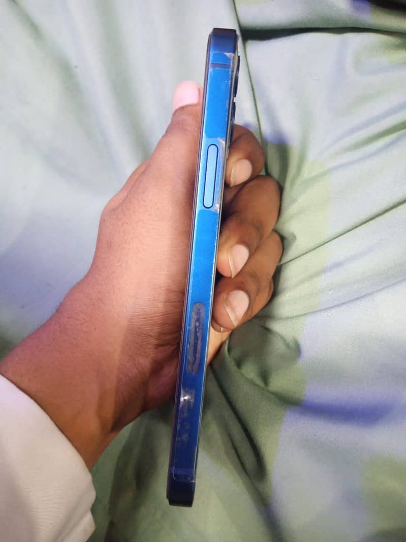 Apple iPhone 12 3