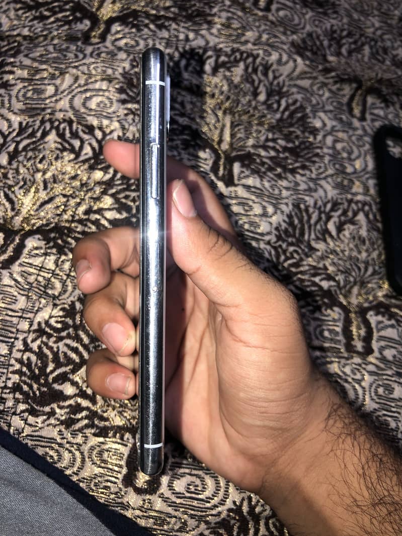 Apple iPhone X 3
