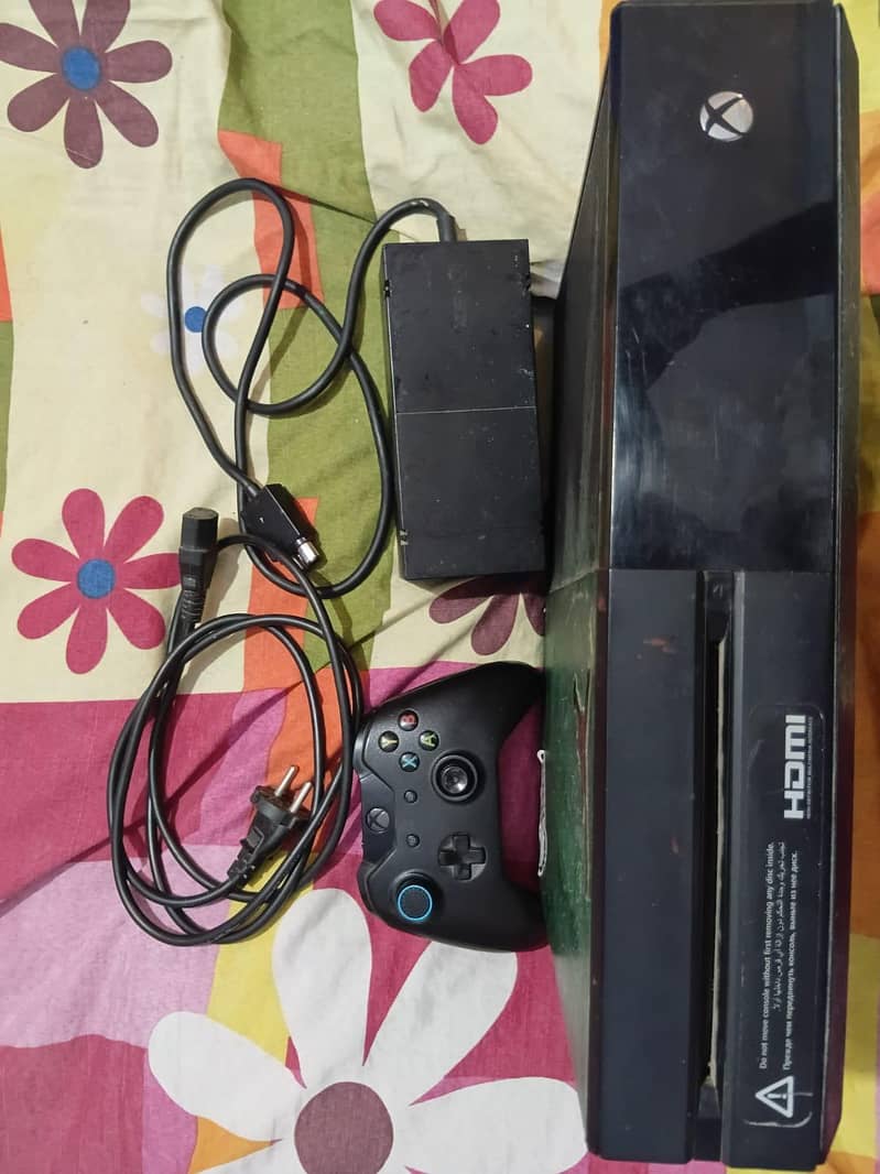 Xbox one with controller 5