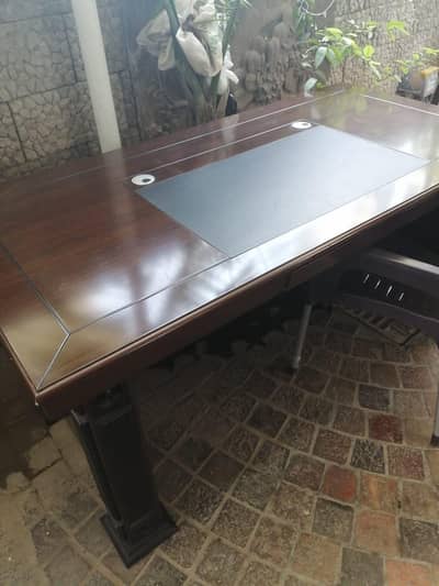 Office table in great condition