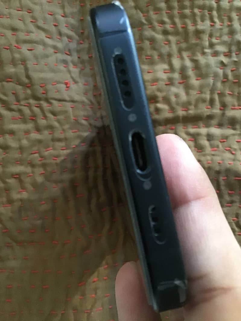 Apple iPhone 15 4