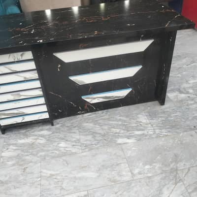 Modern Office Table – Good Quality