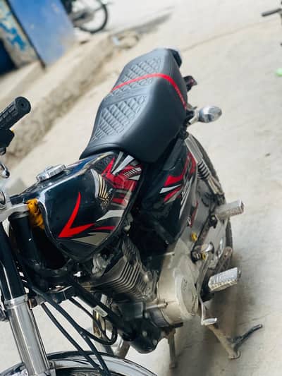 Honda 125 well condition 10/8 condition urgent sale