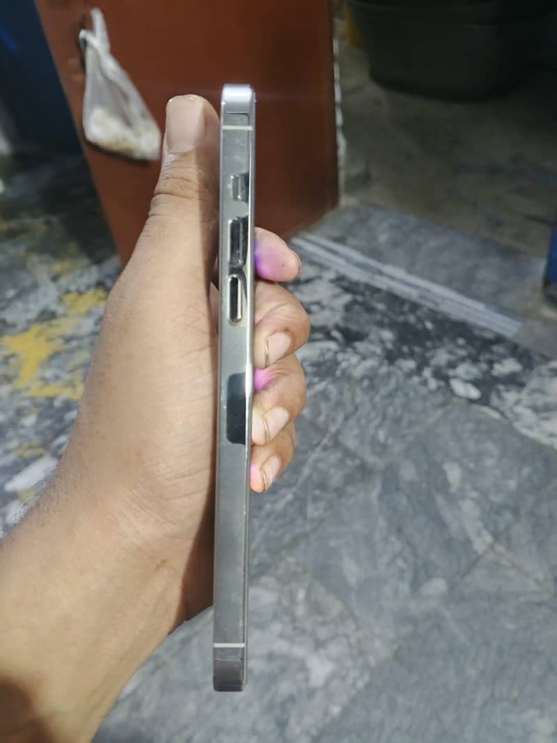 Apple iPhone 14 Pro Max 1