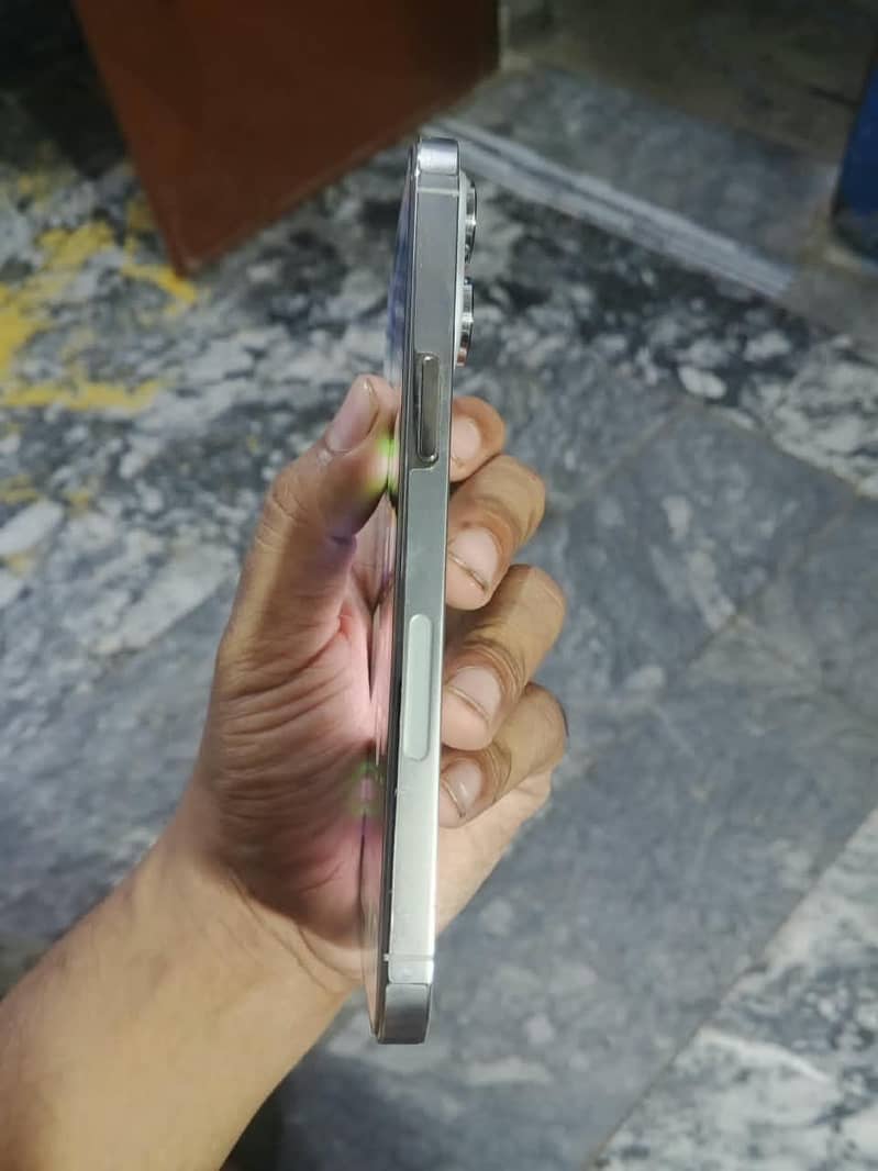 Apple iPhone 14 Pro Max 3