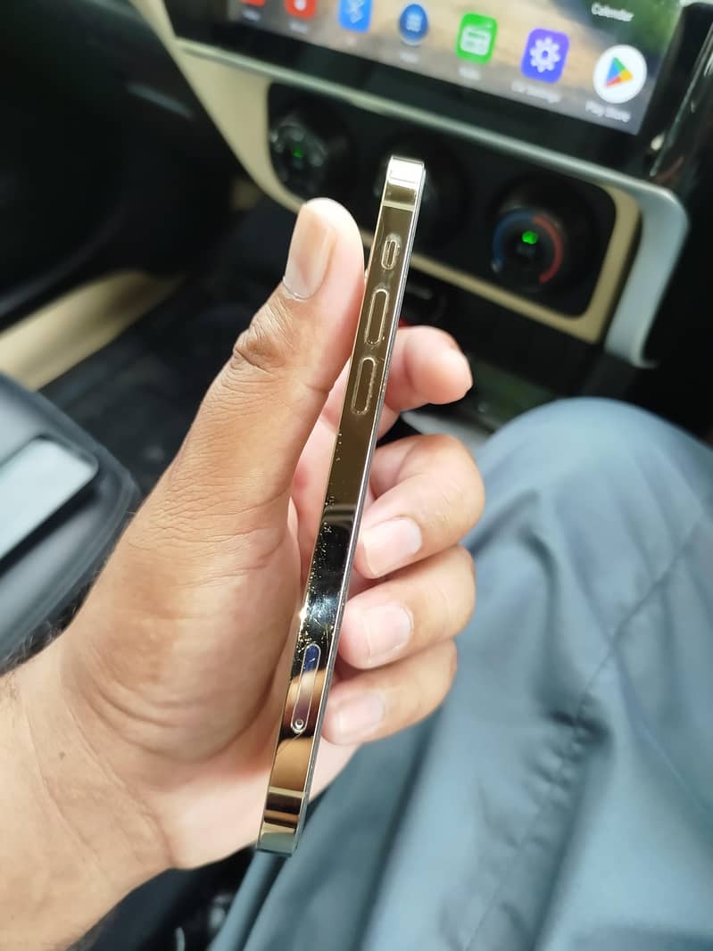Apple iPhone 12 Pro 3