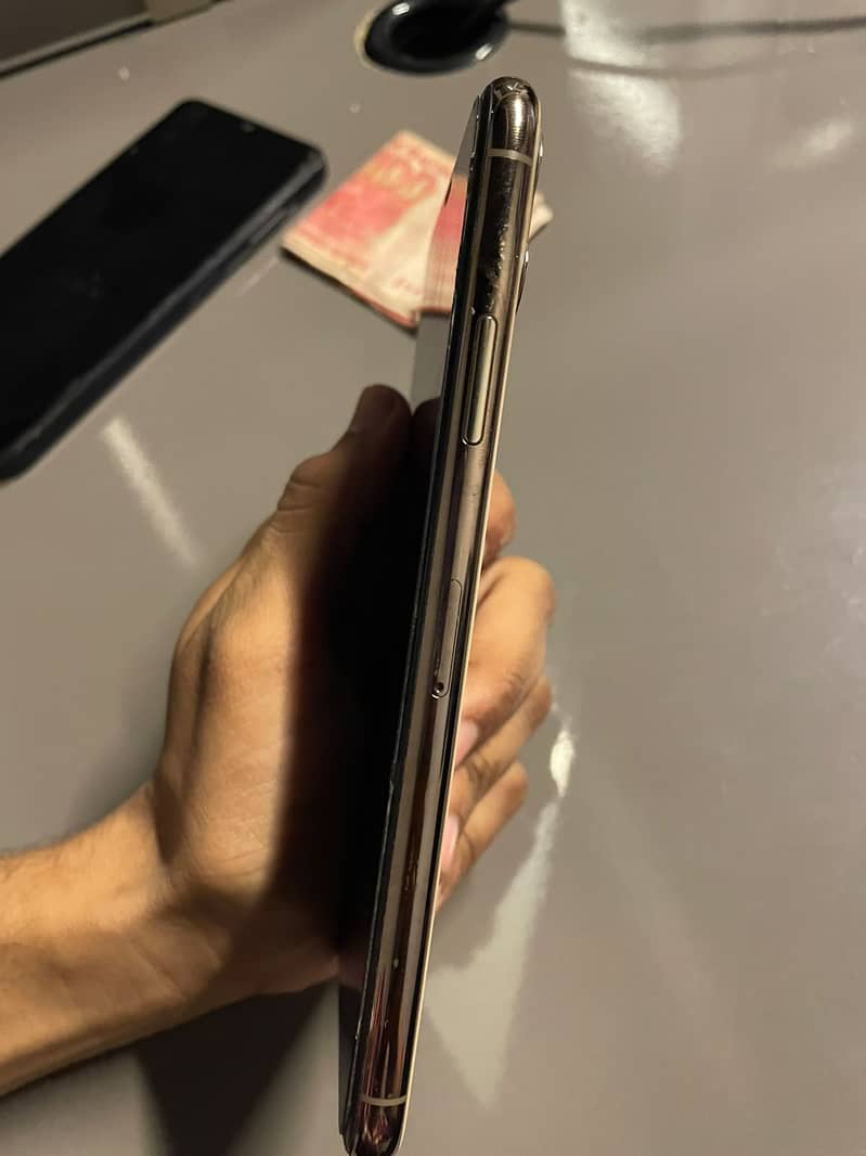 Apple iPhone 11 Pro Max 3
