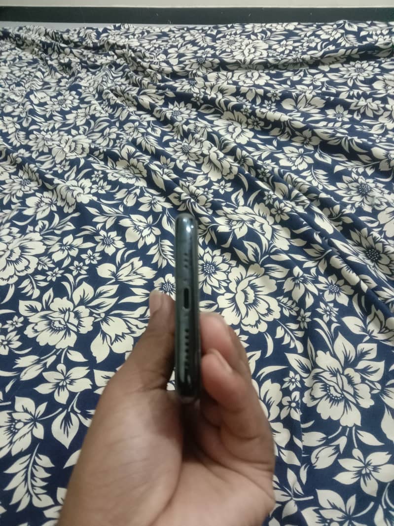 Apple iPhone 11 Pro 1