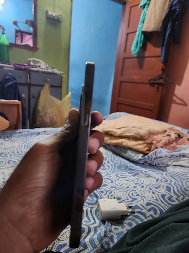Apple iPhone 12 Pro 3
