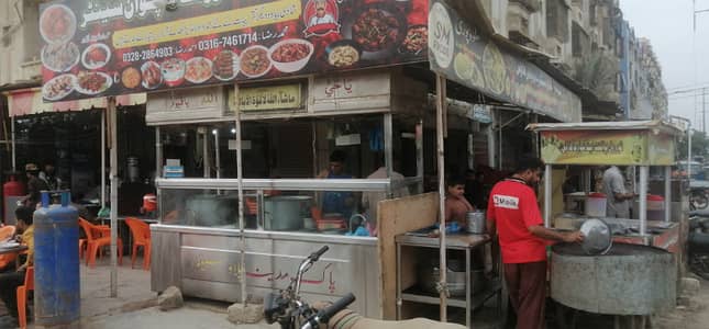 Pakwan center Corner Double Shutter chalta hua setup for rent