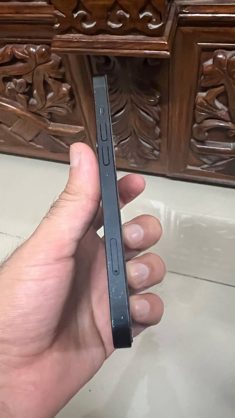 Apple iPhone 13 2