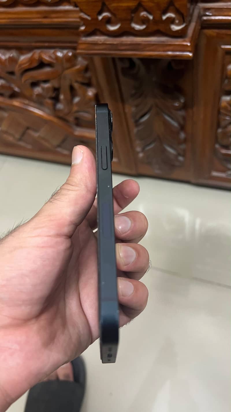 Apple iPhone 13 4