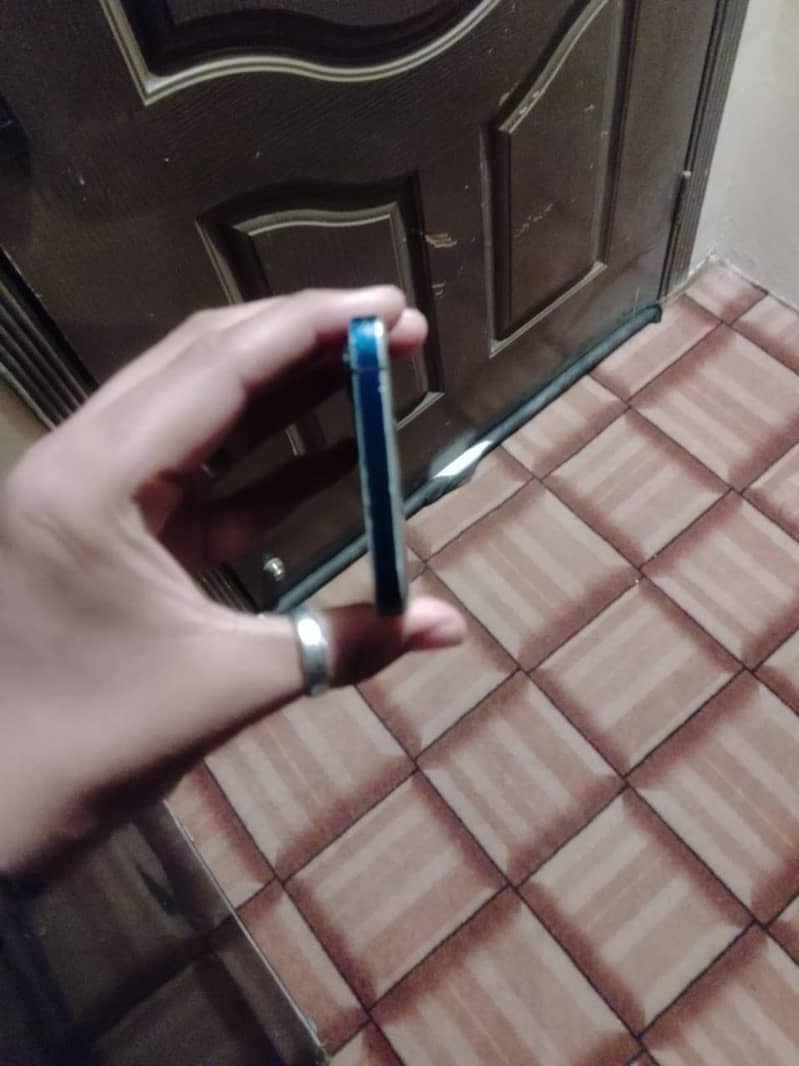 Apple iPhone 12 1
