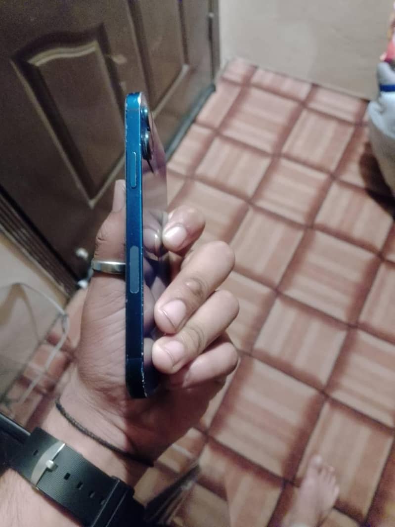 Apple iPhone 12 3