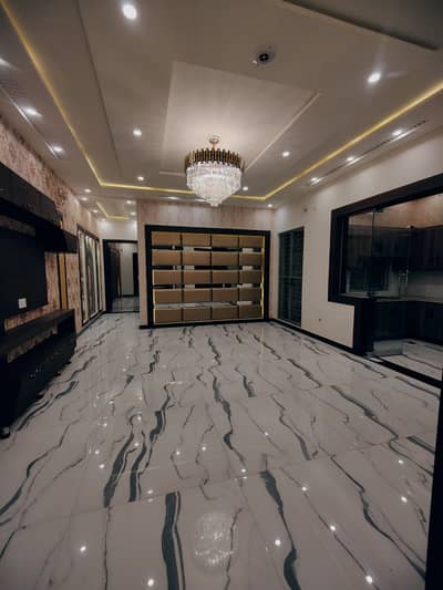 10 Marla Double Story House for Sale in LDA Avenue Block M Lahore | 5 Bed | Double Unit | Prime Location