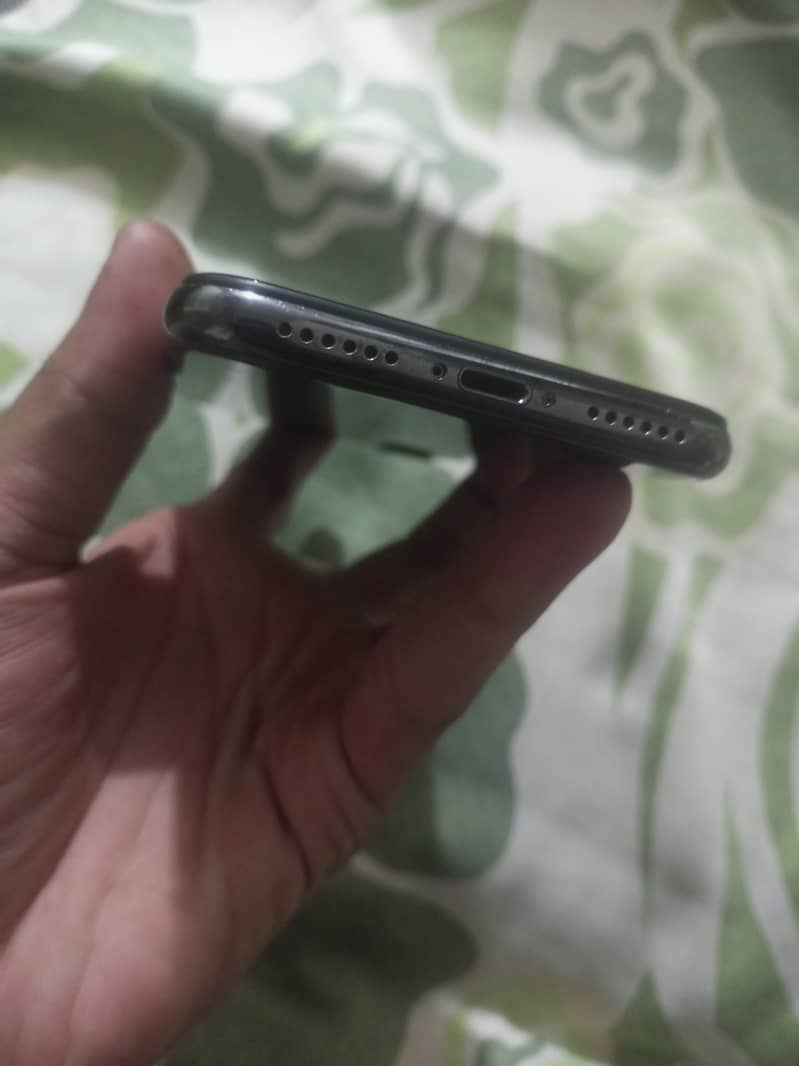 Apple iPhone X 3