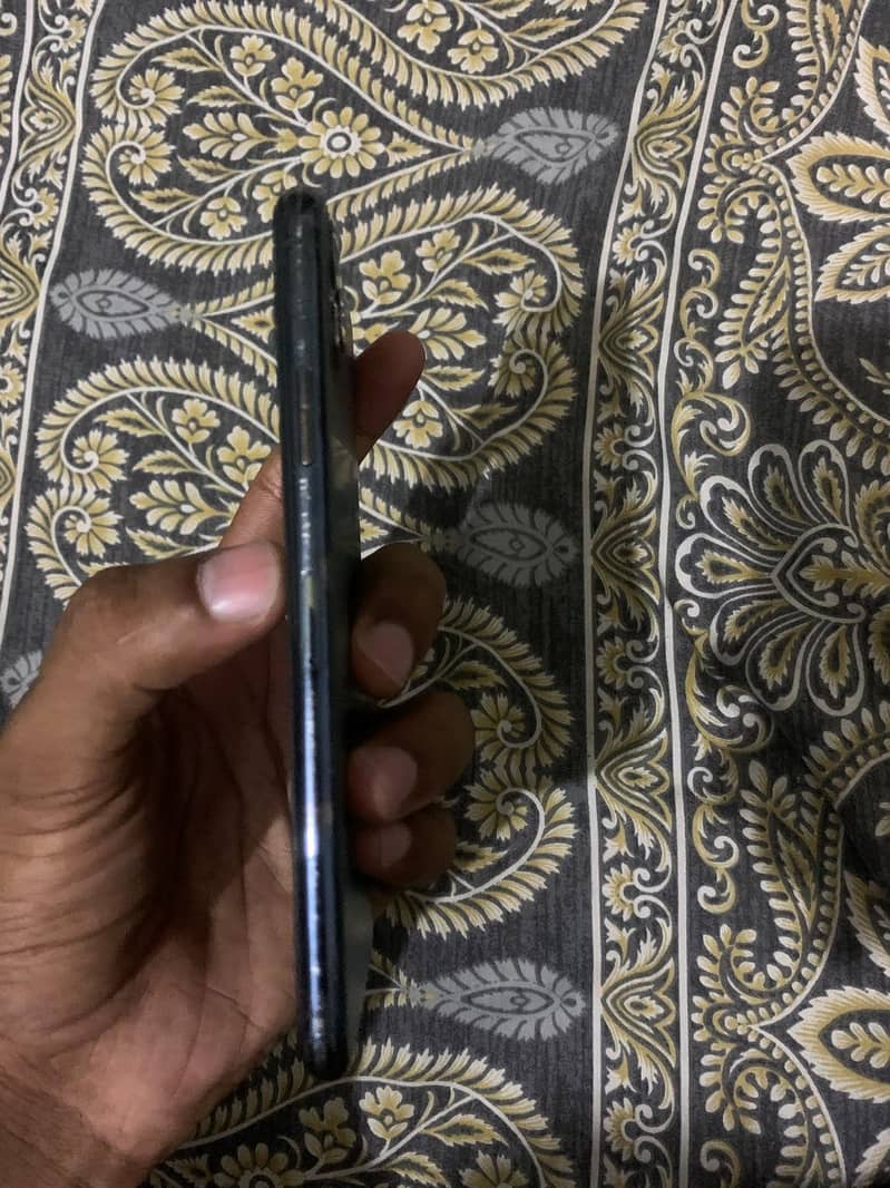Apple iPhone 11 Pro Max 1