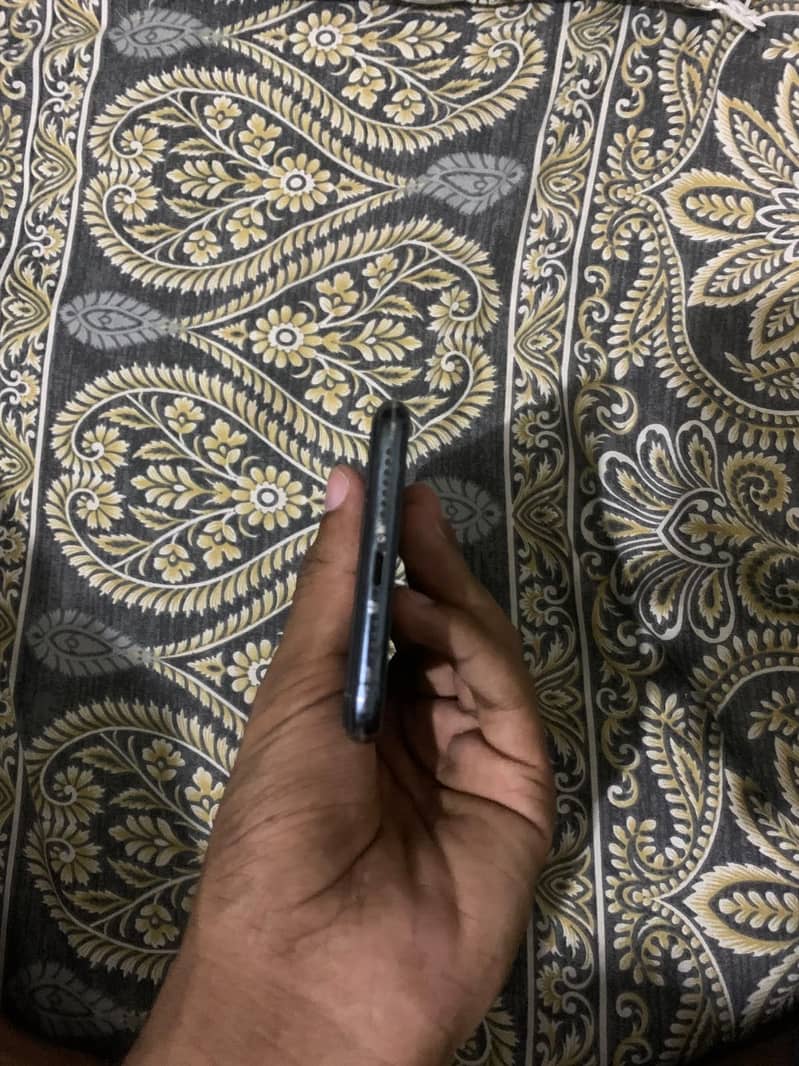 Apple iPhone 11 Pro Max 6