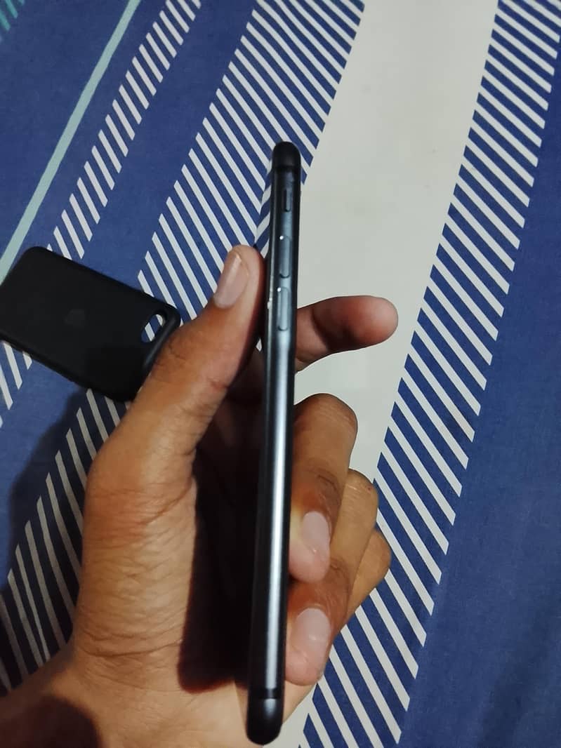 Apple iPhone 8 1