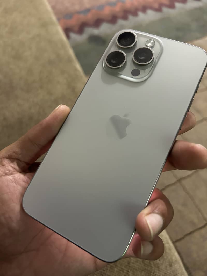 Apple iPhone 15 Pro Max 0