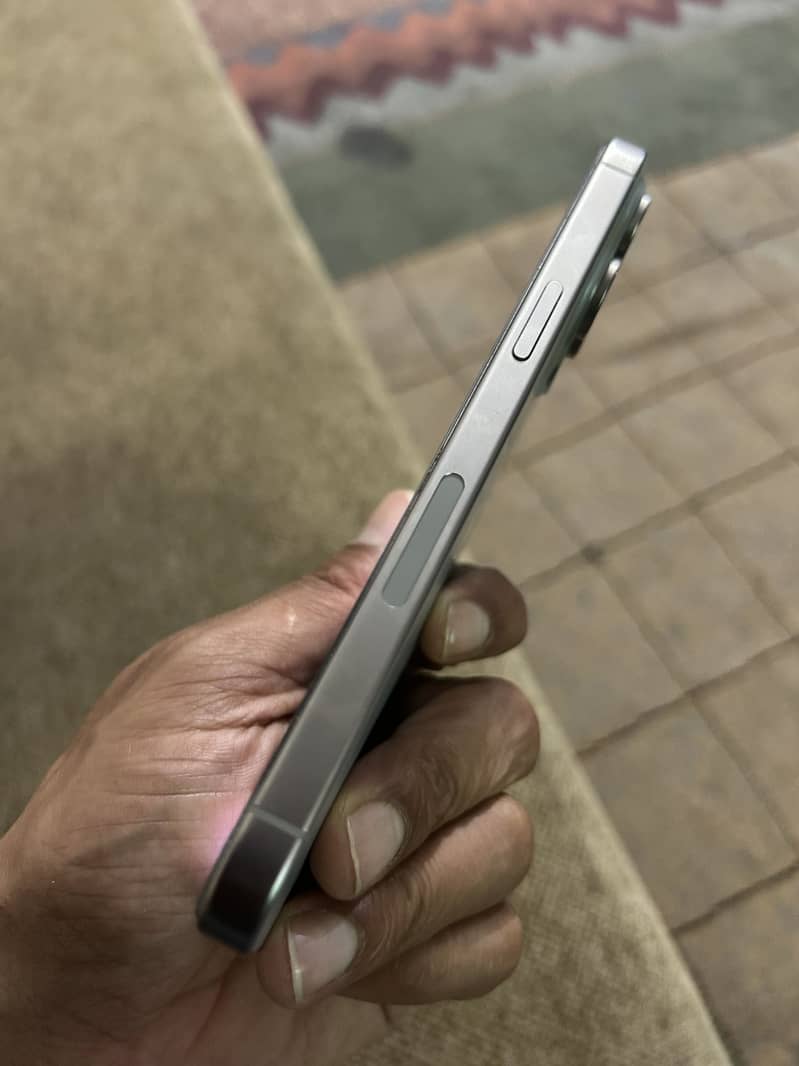 Apple iPhone 15 Pro Max 1
