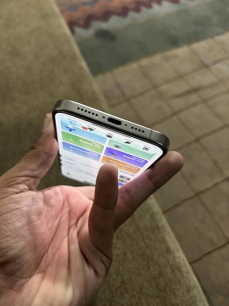 Apple iPhone 15 Pro Max 2