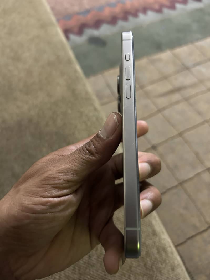 Apple iPhone 15 Pro Max 3