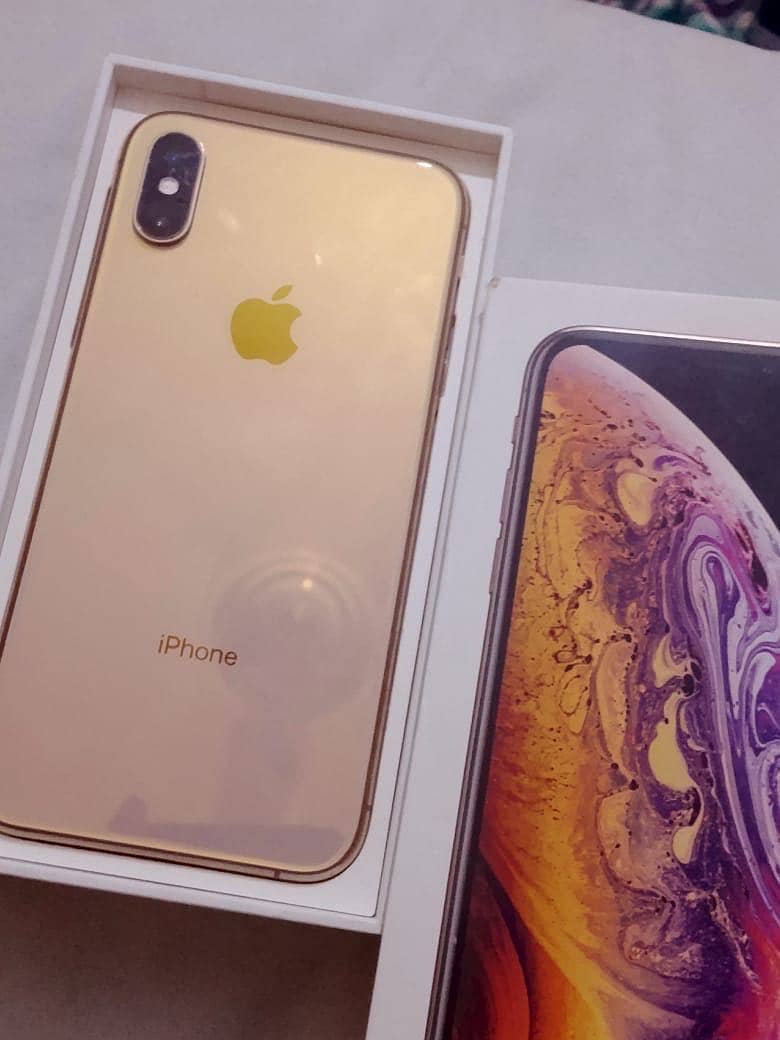 (IPHONE XS MINT CONDITION) 0