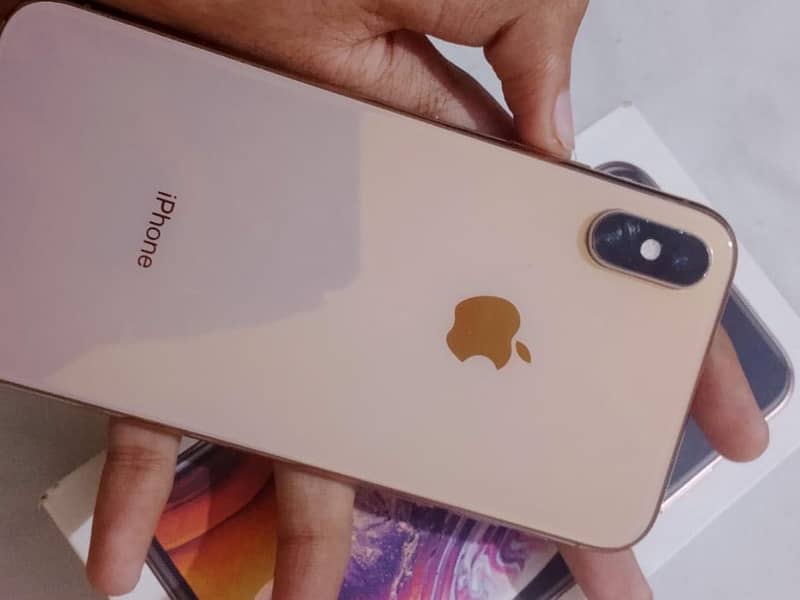 (IPHONE XS MINT CONDITION) 1
