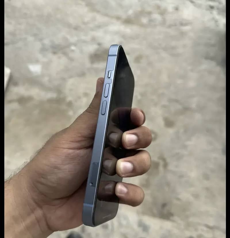 Apple iPhone 14 3